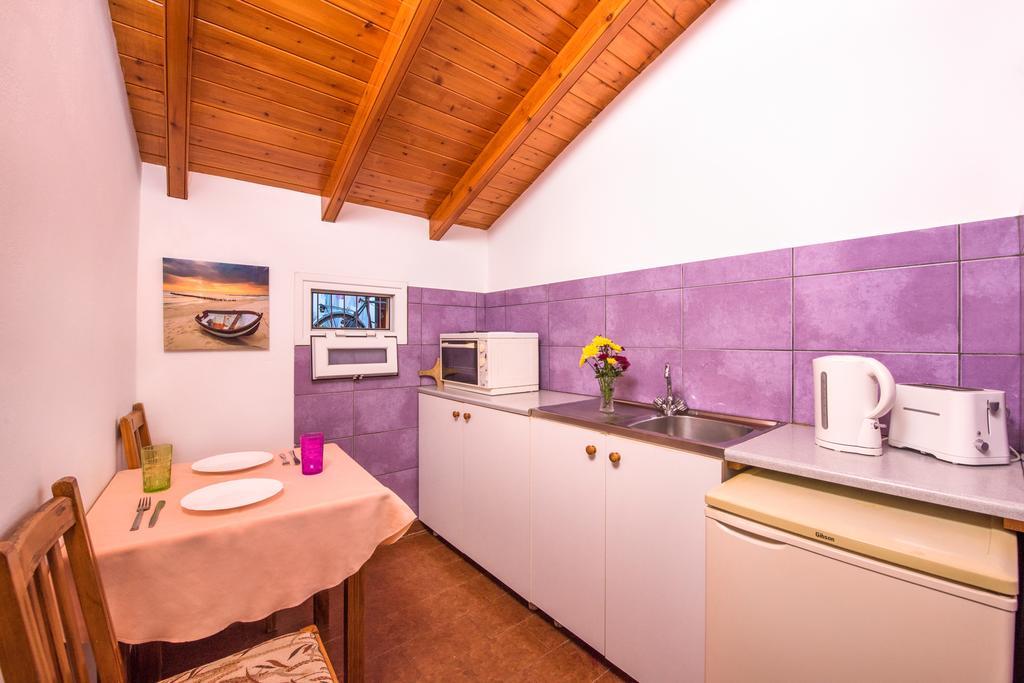 Argo Poolside Benitses (Corfu) Exterior foto
